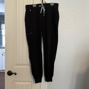 Medium barely worn figs black scrub pants. Regular length. These are joggers
